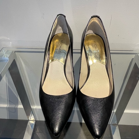 MICHAEL KORS black leather stiletto. Size 7. Like new - Picture 3 of 4